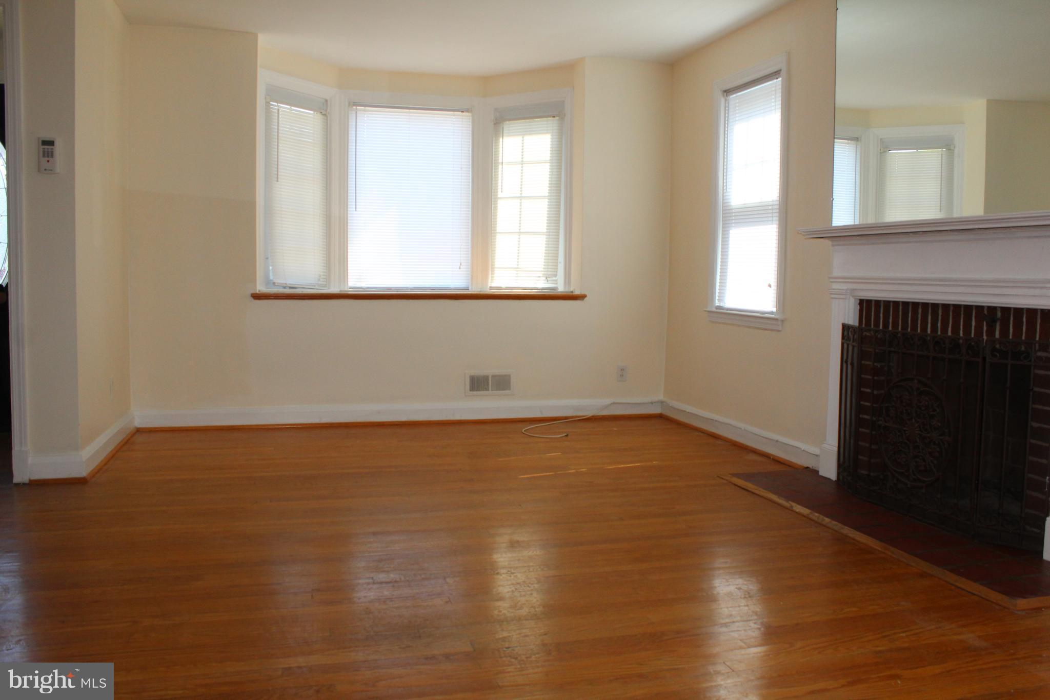 1512 Kennewick Road Baltimore, MD 21218 - Photo 11 of 14 Living Room