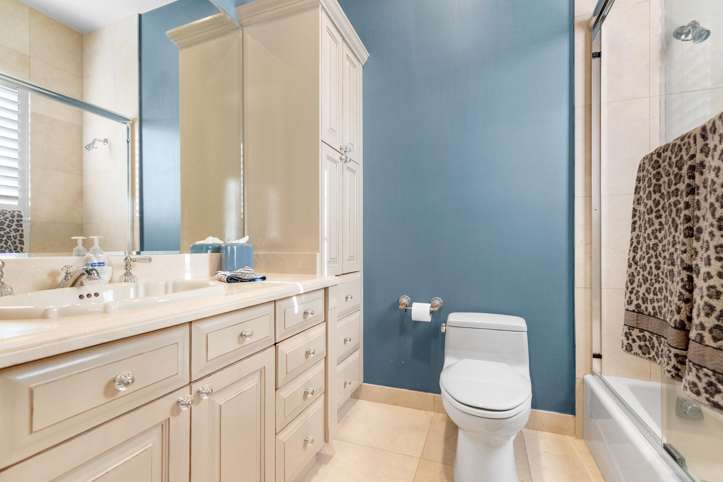 881 Northeast 33rd Street Boca Raton, FL 33431 - Photo 47 of 67 Guest Bath 2