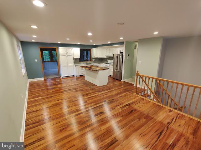 11570 Embers Court Reston, VA 20191 - Photo 6 of 21 Living, dinning & kitchen 2