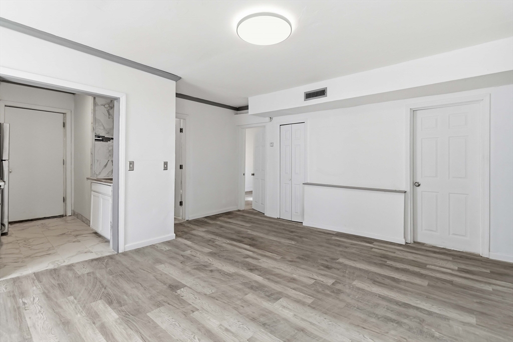 43 Orient Street Worcester, MA 01604 - Photo 4 of 42