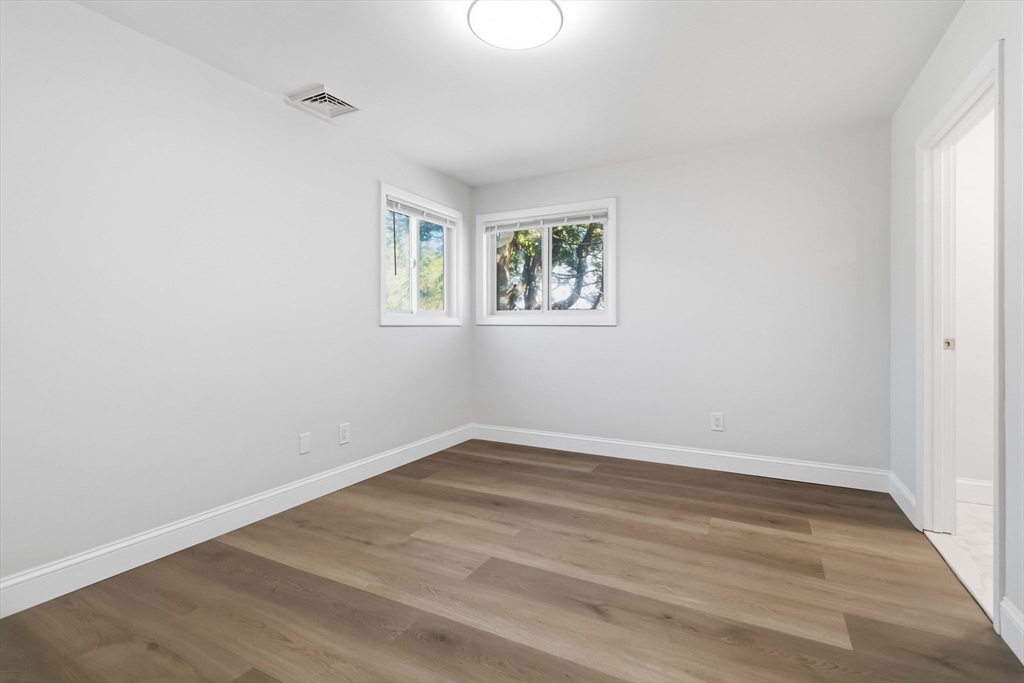 43 Orient Street Worcester, MA 01604 - Photo 6 of 42