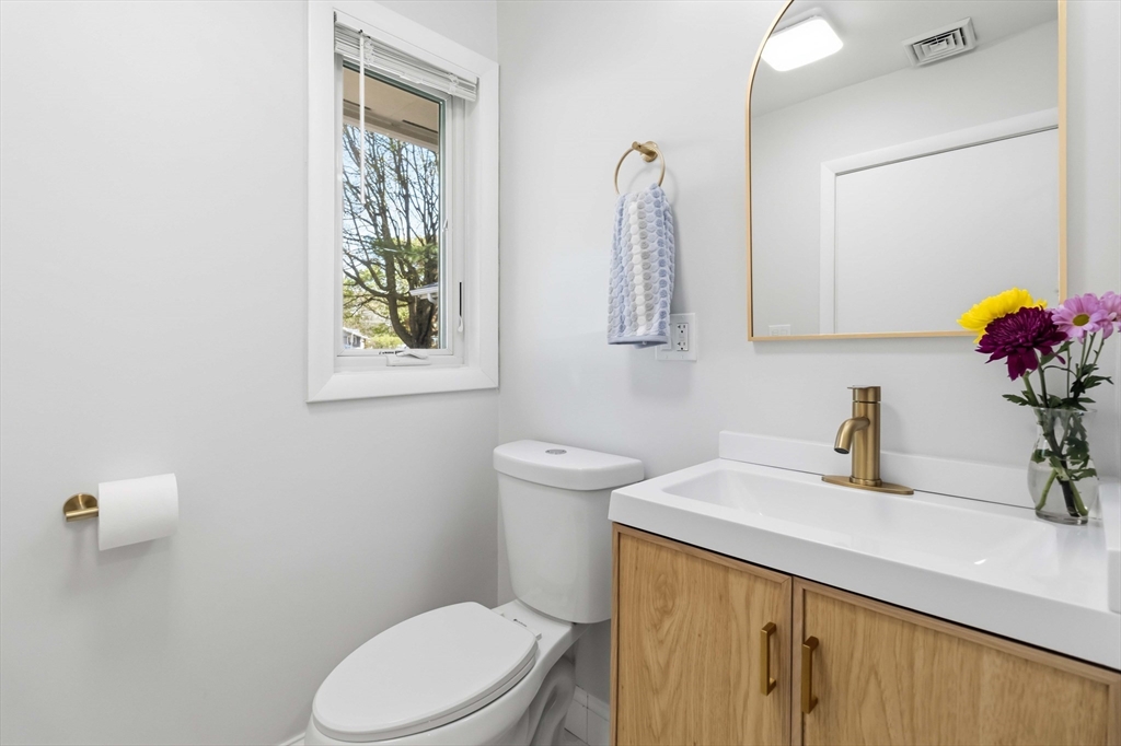 43 Orient Street Worcester, MA 01604 - Photo 9 of 42