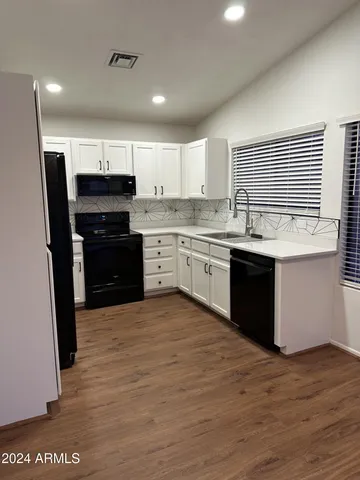 $2,800 | 18811 North 44th Place, Phoenix, AZ 85050