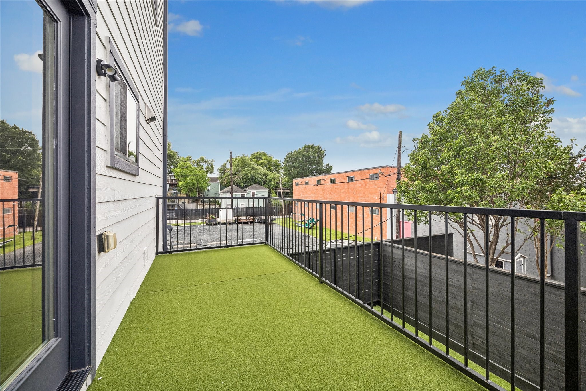 2510 Genesee Street Houston, TX 77006 - Photo 14 of 40 Patio Off Kitchen With Newly Installed Synthetic Turf