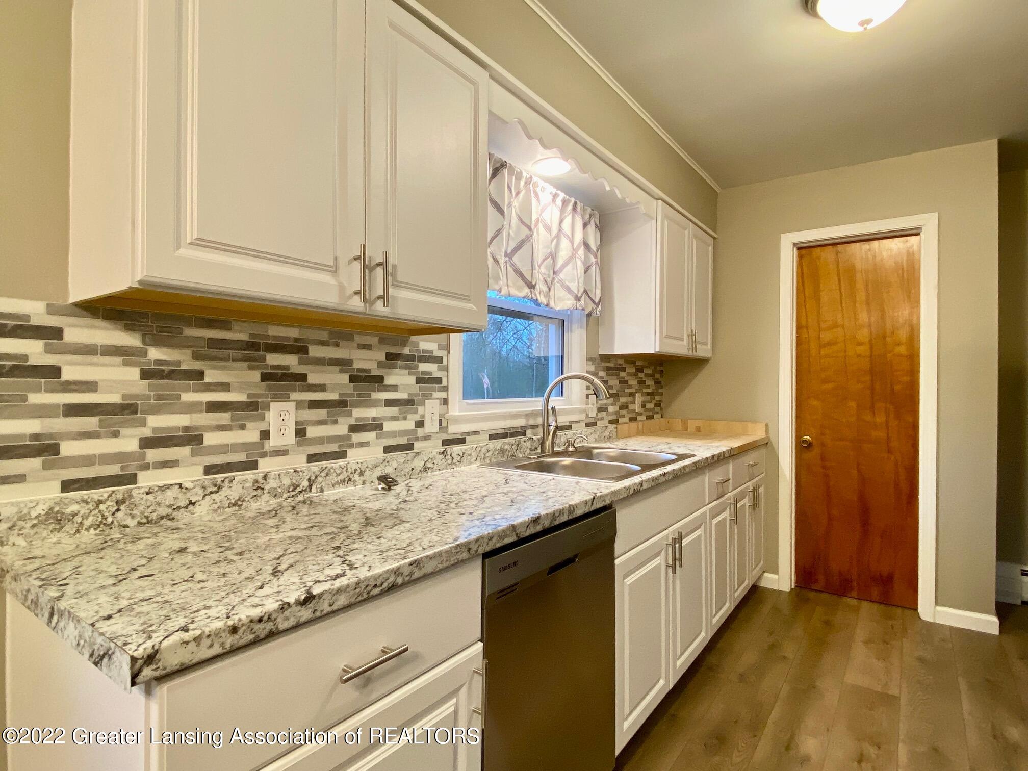 5596 Shoeman Road Haslett, MI 48840 - Photo 11 of 37 updated decorating