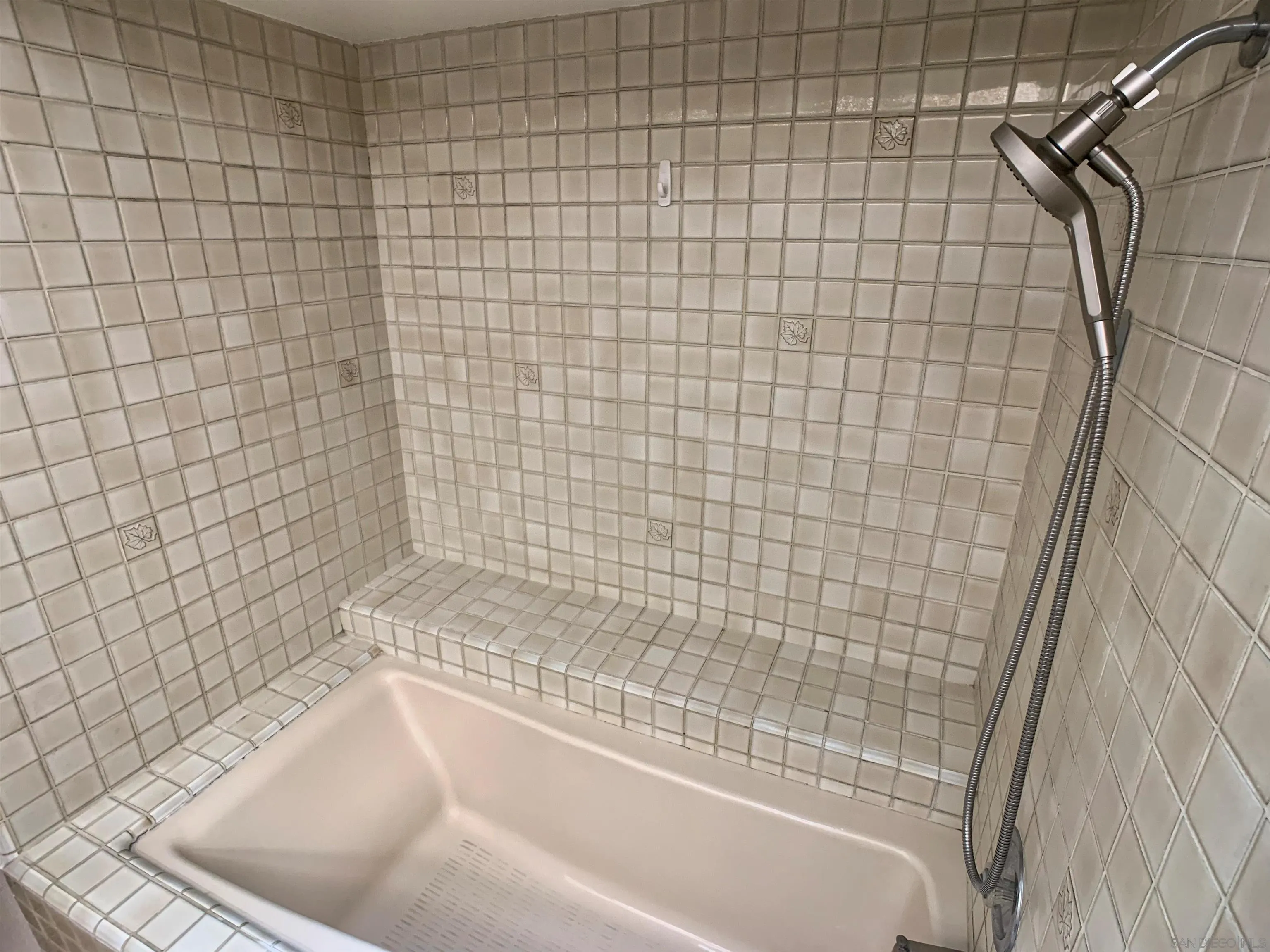 1394 Peutz Valley Road Alpine, CA 91901 - Photo 35 of 75 Tiled hallway tub/shower.