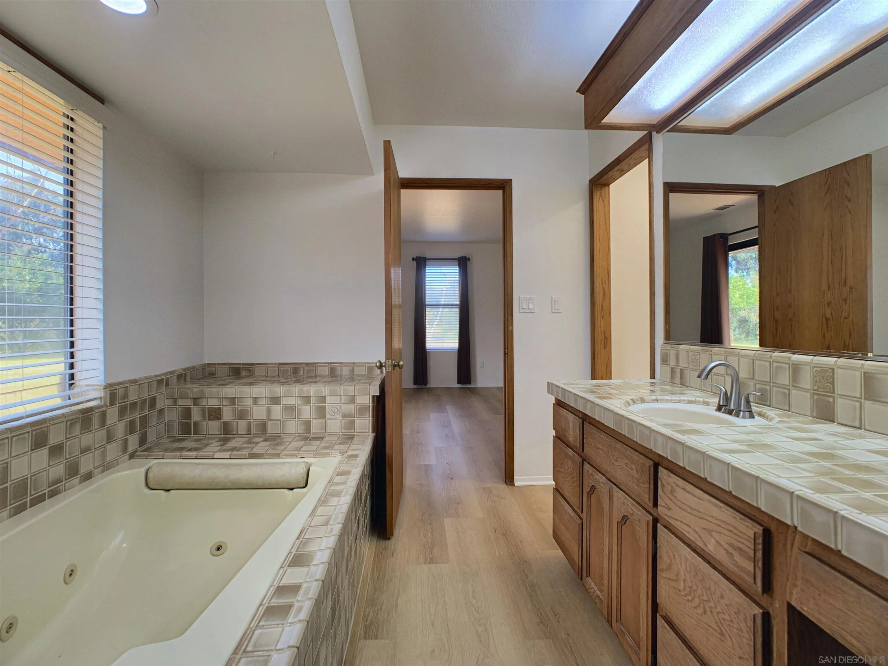 1394 Peutz Valley Road Alpine, CA 91901 - Photo 44 of 75 Primary Bath/Spa