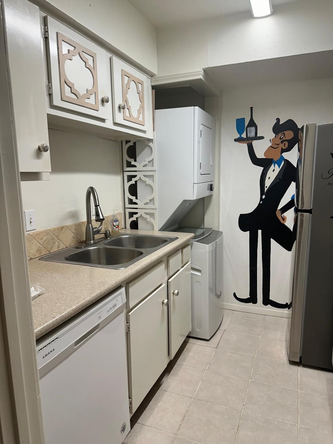 6410 Del Monte Drive, Unit 114 Houston, TX 77057 - Photo 11 of 27 a kitchen with stainless steel appliances granite countertop a sink and a refrigerator