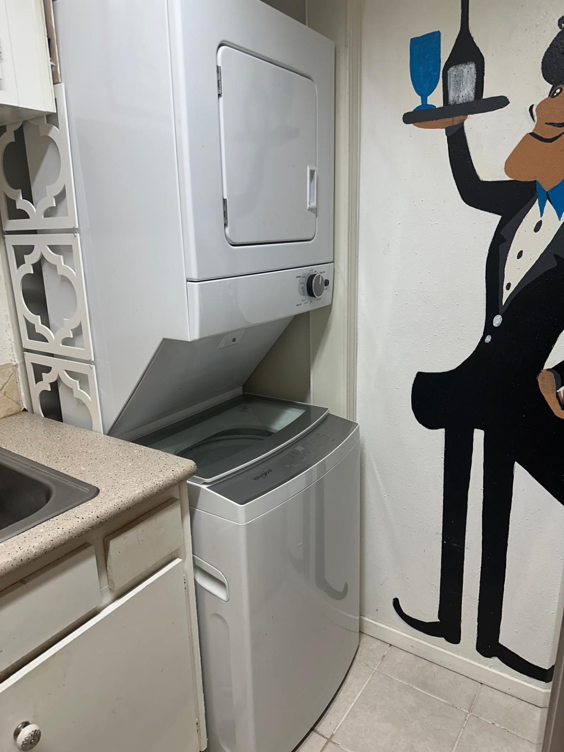 6410 Del Monte Drive, Unit 114 Houston, TX 77057 - Photo 10 of 27 a utility room with dryer and washer