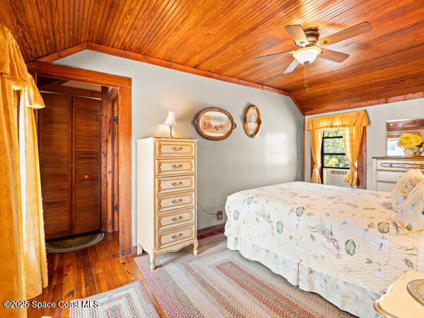 608 Indiana Avenue St. Cloud, FL 34769 - Photo 6 of 20 a bedroom with a bed and a window