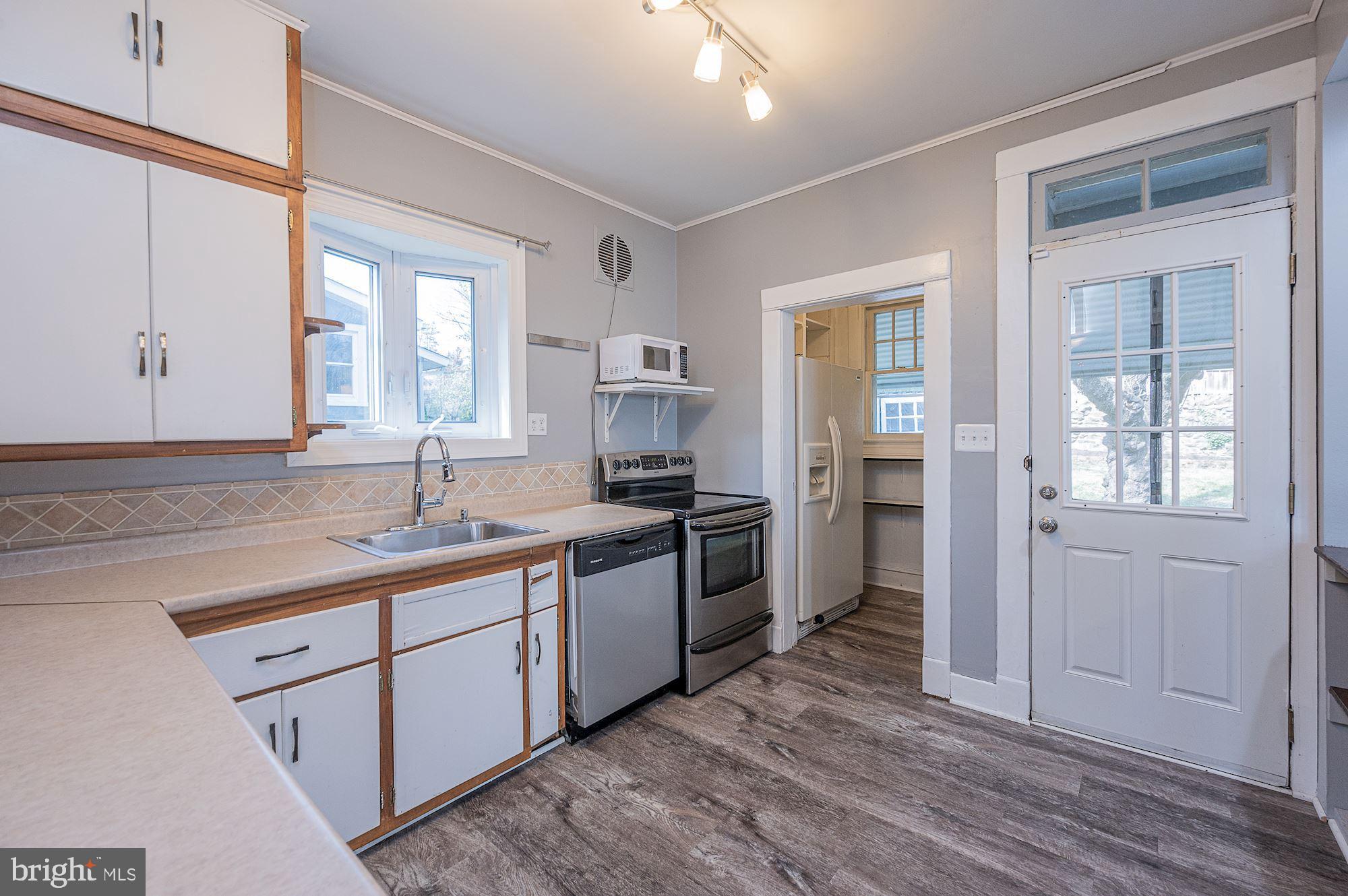 621 North Bend Road Baltimore, MD 21229 - Photo 17 of 35 Kitchen