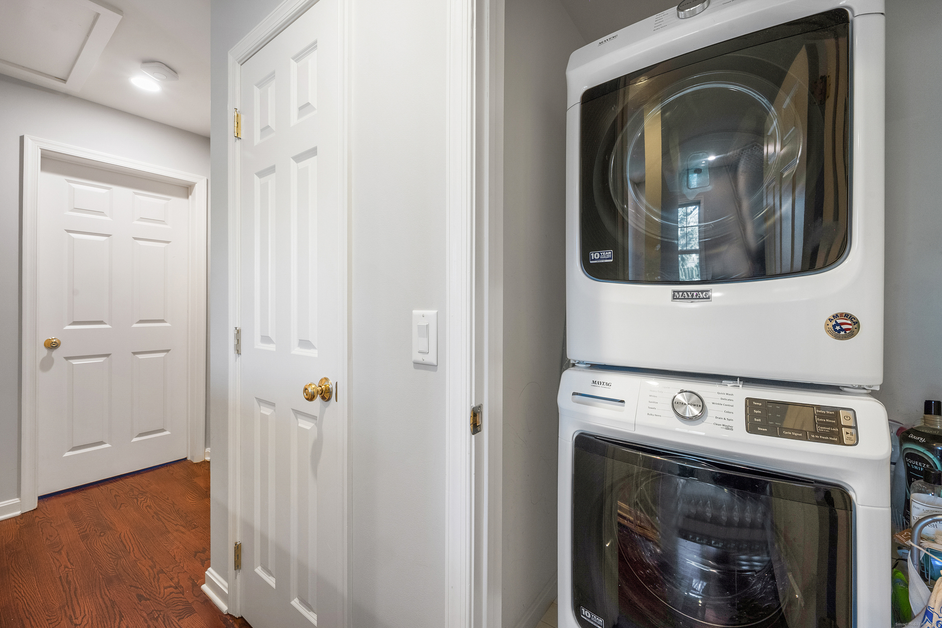 160 Glenbrook Road, Unit 6B Stamford, CT 06902 - Photo 15 of 19 a utility room with mirror