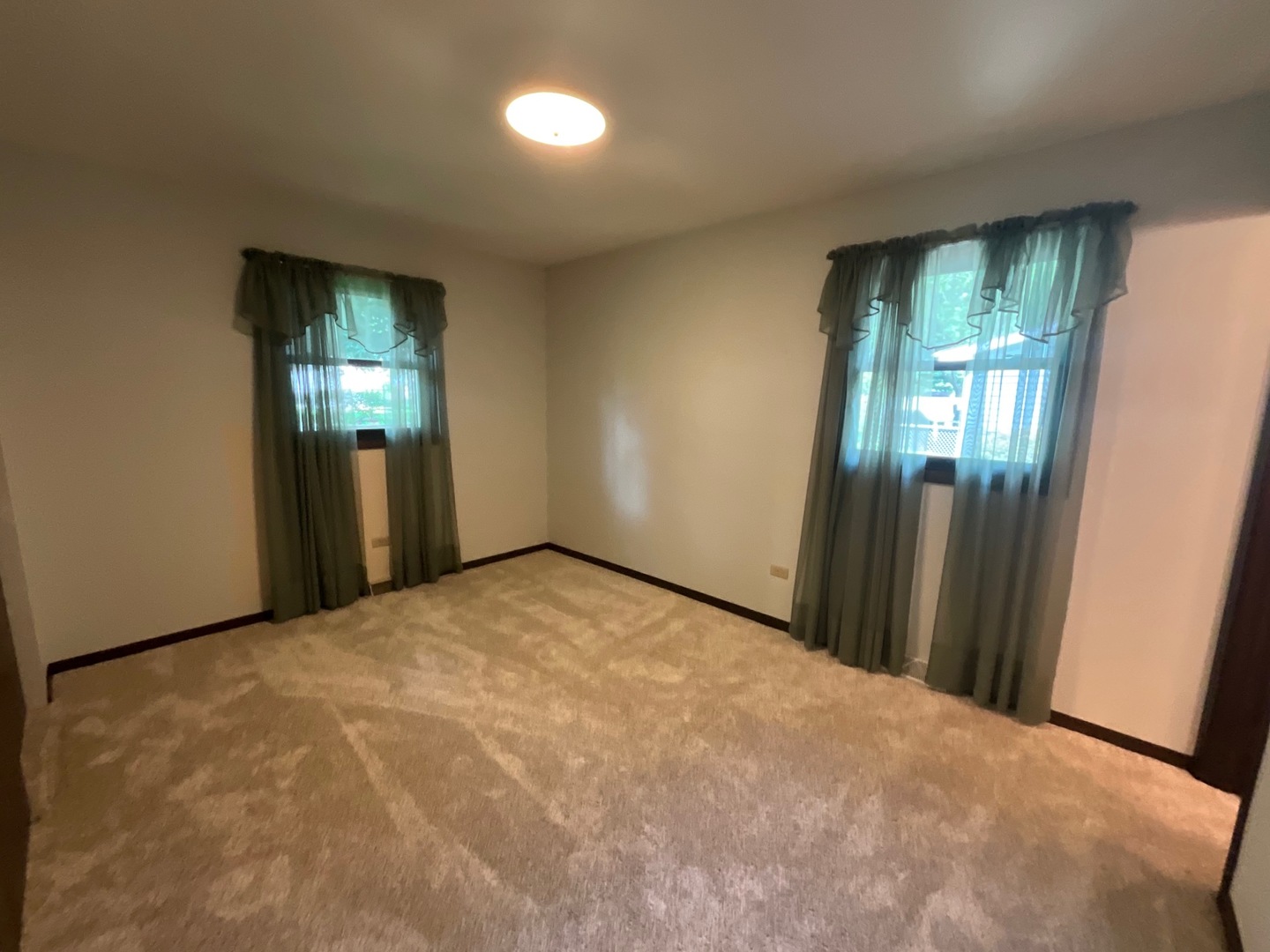 69 Devonshire Circle Elgin, IL 60123 - Photo 9 of 25