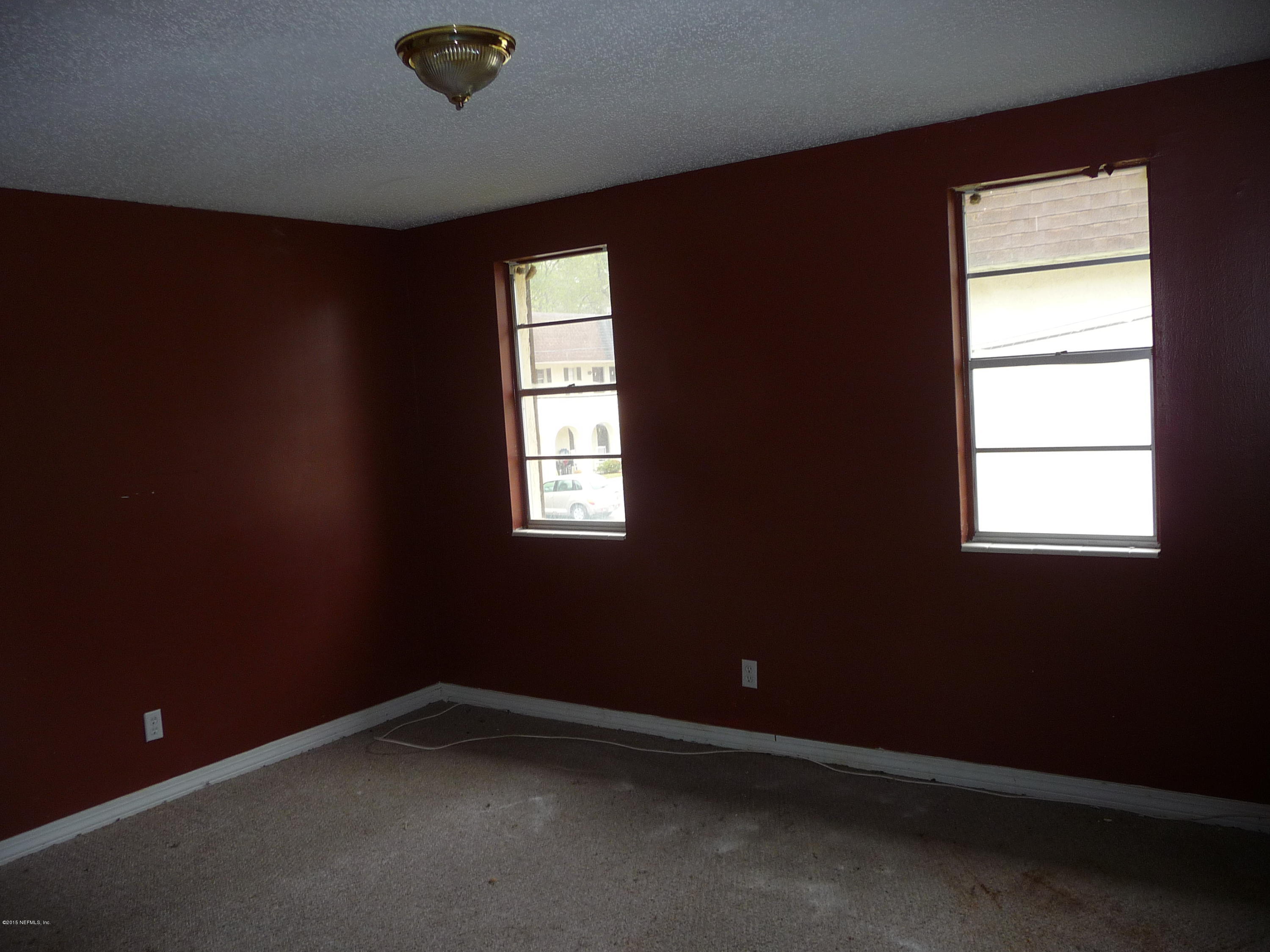 1540 El Prado Road, Unit 3 Jacksonville, FL 32216 - Photo 5 of 11 an empty room with windows