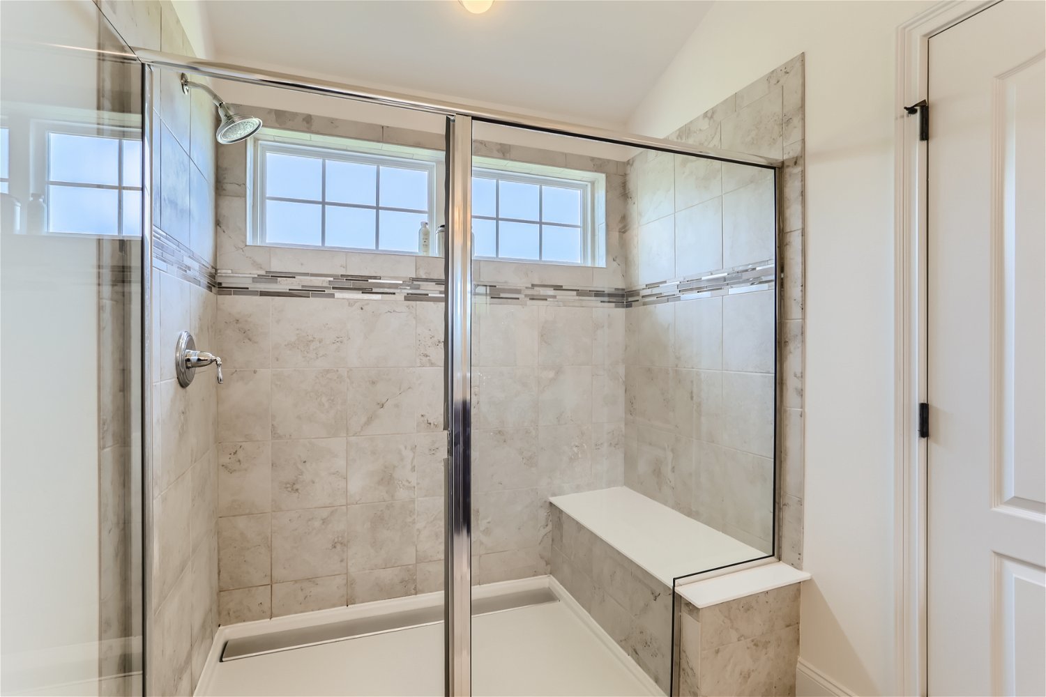 1239 Falcon Ridge Drive Elgin, IL 60124 - Photo 16 of 28 a bathroom with a shower