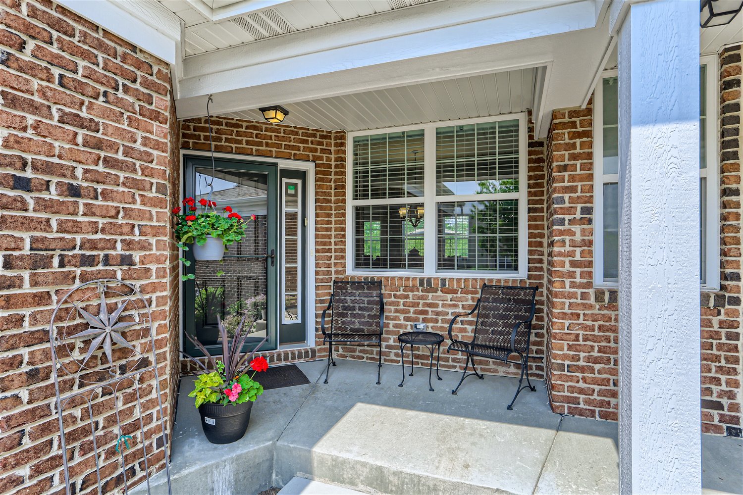 1239 Falcon Ridge Drive Elgin, IL 60124 - Photo 3 of 28 a front view of a house with outdoor seating
