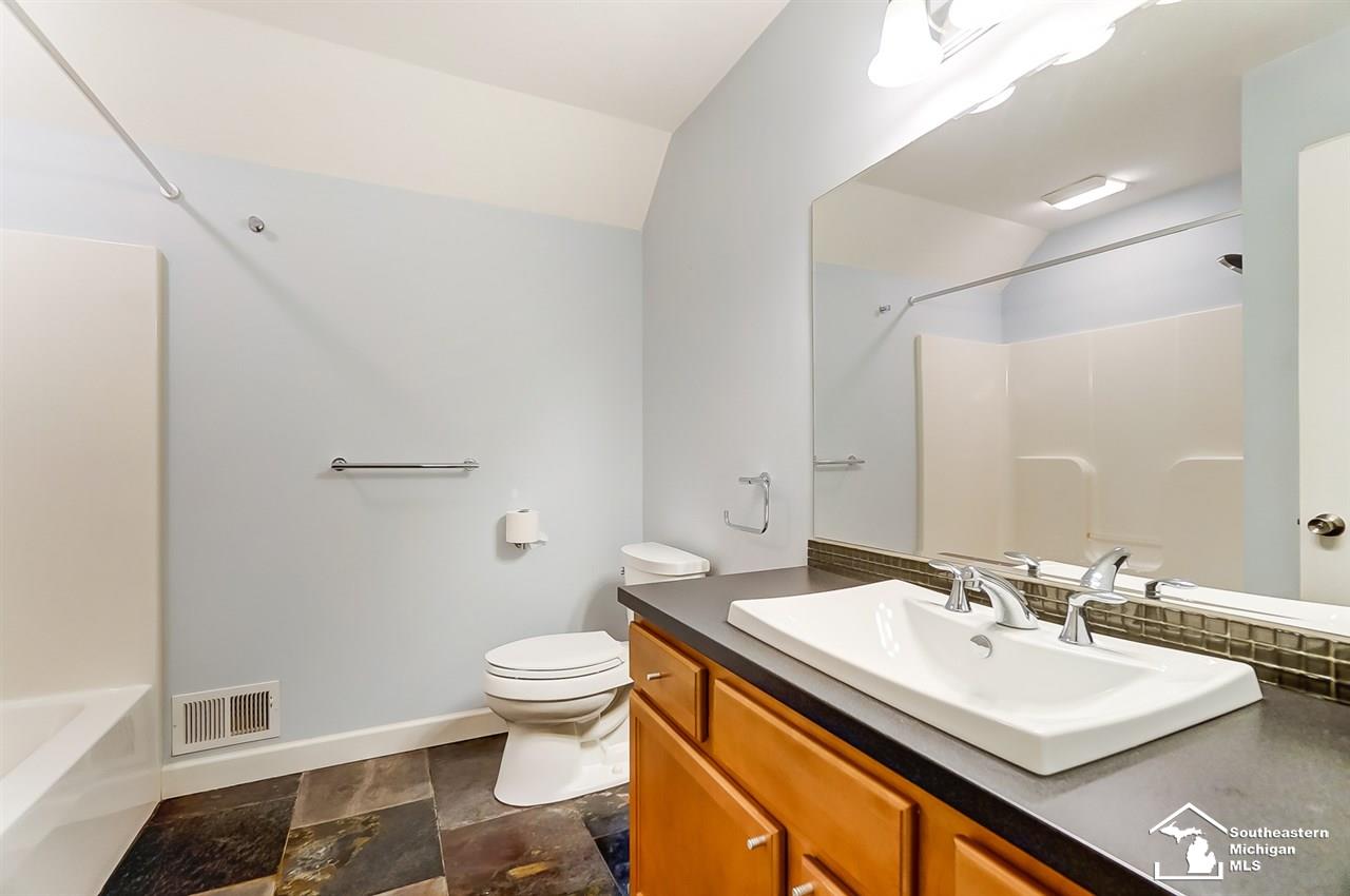8851 Crabb Road Temperance, MI 48182 - Photo 34 of 52 50039455-33.JPG