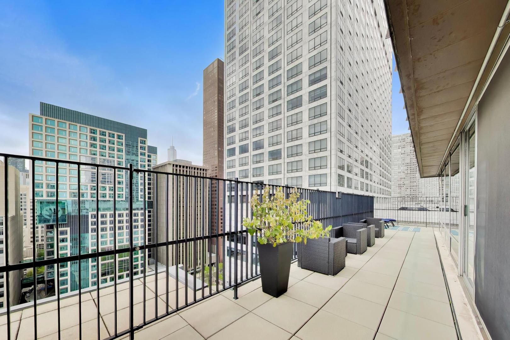 201 East Chestnut Street, Unit 14A Chicago, IL 60611 - Photo 26 of 29