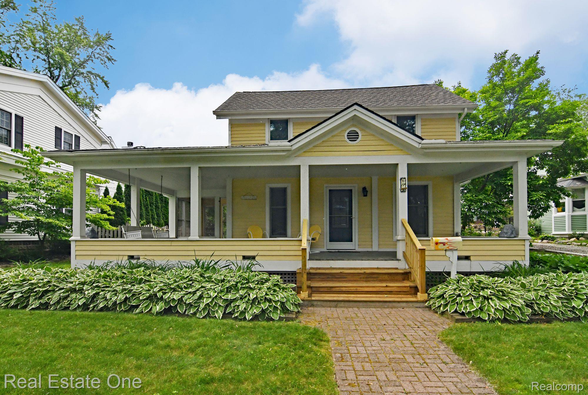 69 South Holcomb Road Clarkston, MI 48346 - Photo 6 of 68 Front View, New Steps