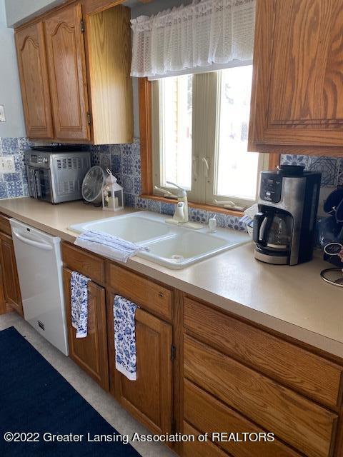 625 Clement Road Lansing, MI 48917 - Photo 3 of 24 FAC33084-EB3F-4548-B36F-EB6A151D4F99
