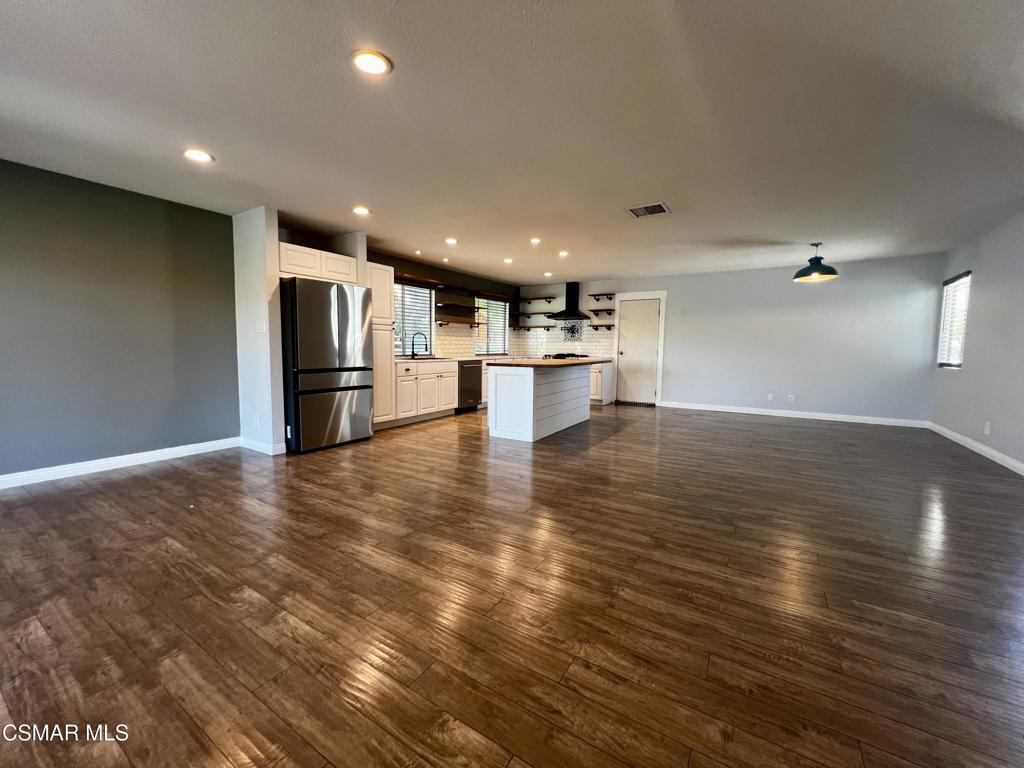 604 Hudspeth Street Simi Valley, CA 93065 - Photo 5 of 31