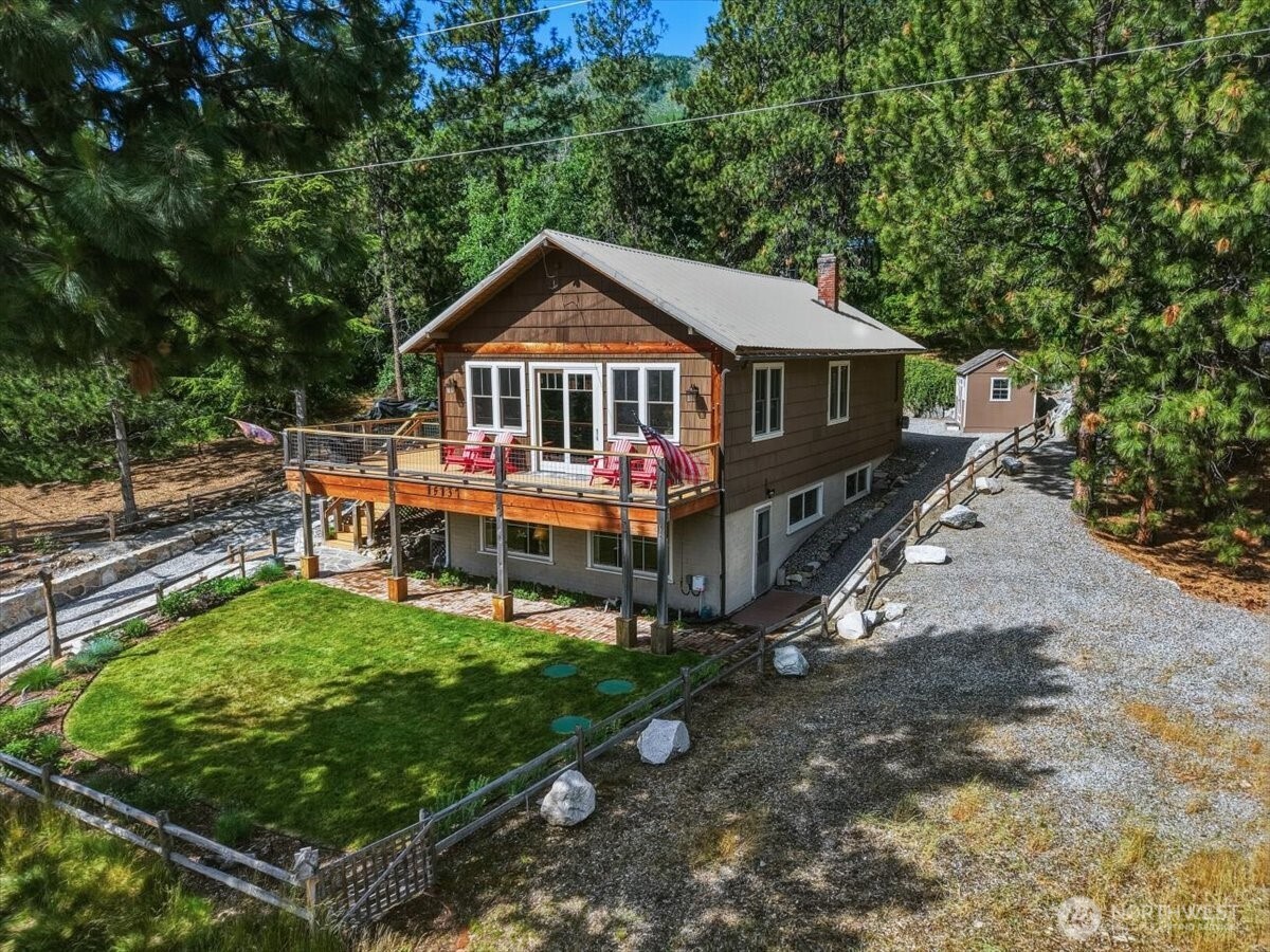 15137 South Lakeshore Road Chelan, WA 98816 - Photo 10 of 40