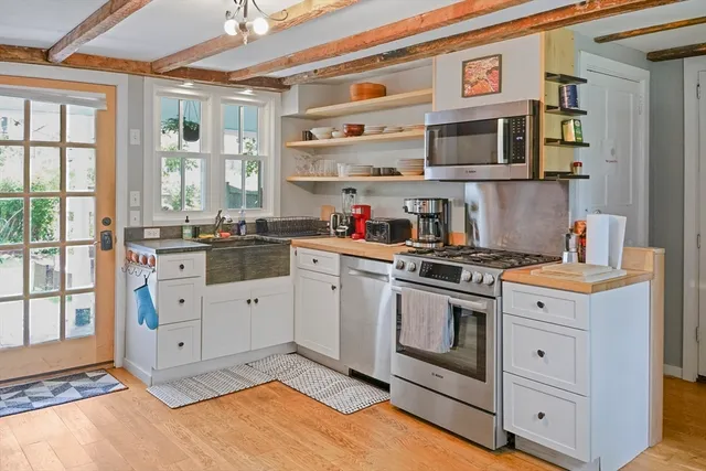 $1,260,000 | 1574-1579 Pleasant Street, Lee, MA 01260