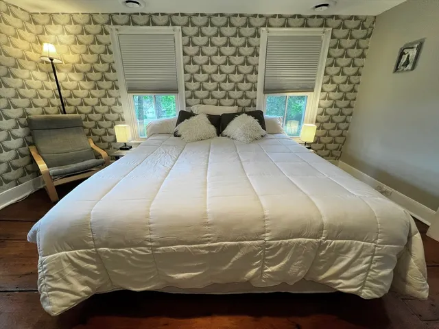 $1,260,000 | 1574-1579 Pleasant Street, Lee, MA 01260