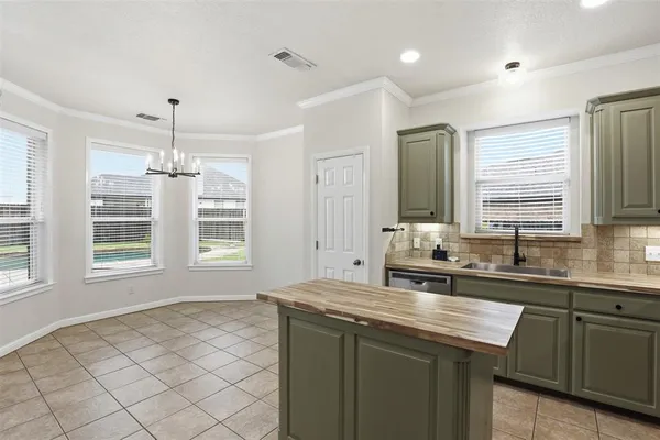 $2,995 | 1404 Chaucer Drive, Cleburne, TX 76033