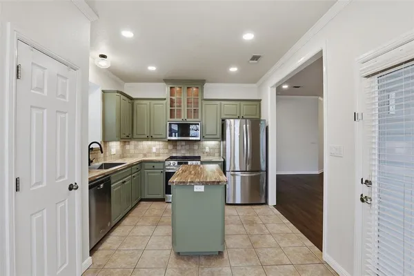 $2,995 | 1404 Chaucer Drive, Cleburne, TX 76033