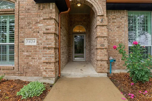 $2,995 | 1404 Chaucer Drive, Cleburne, TX 76033