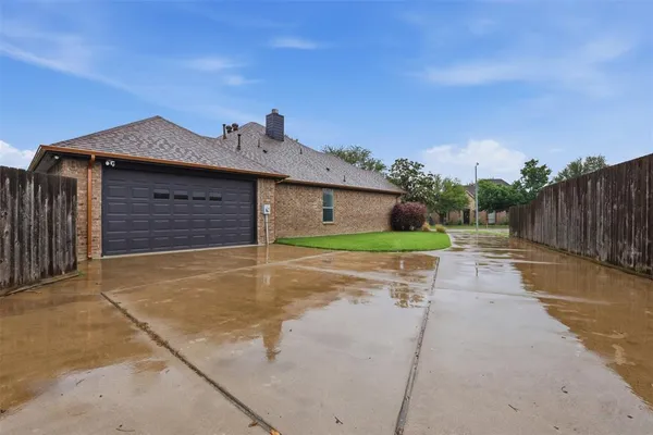 $2,995 | 1404 Chaucer Drive, Cleburne, TX 76033