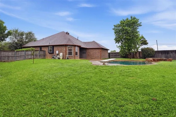 $2,995 | 1404 Chaucer Drive, Cleburne, TX 76033