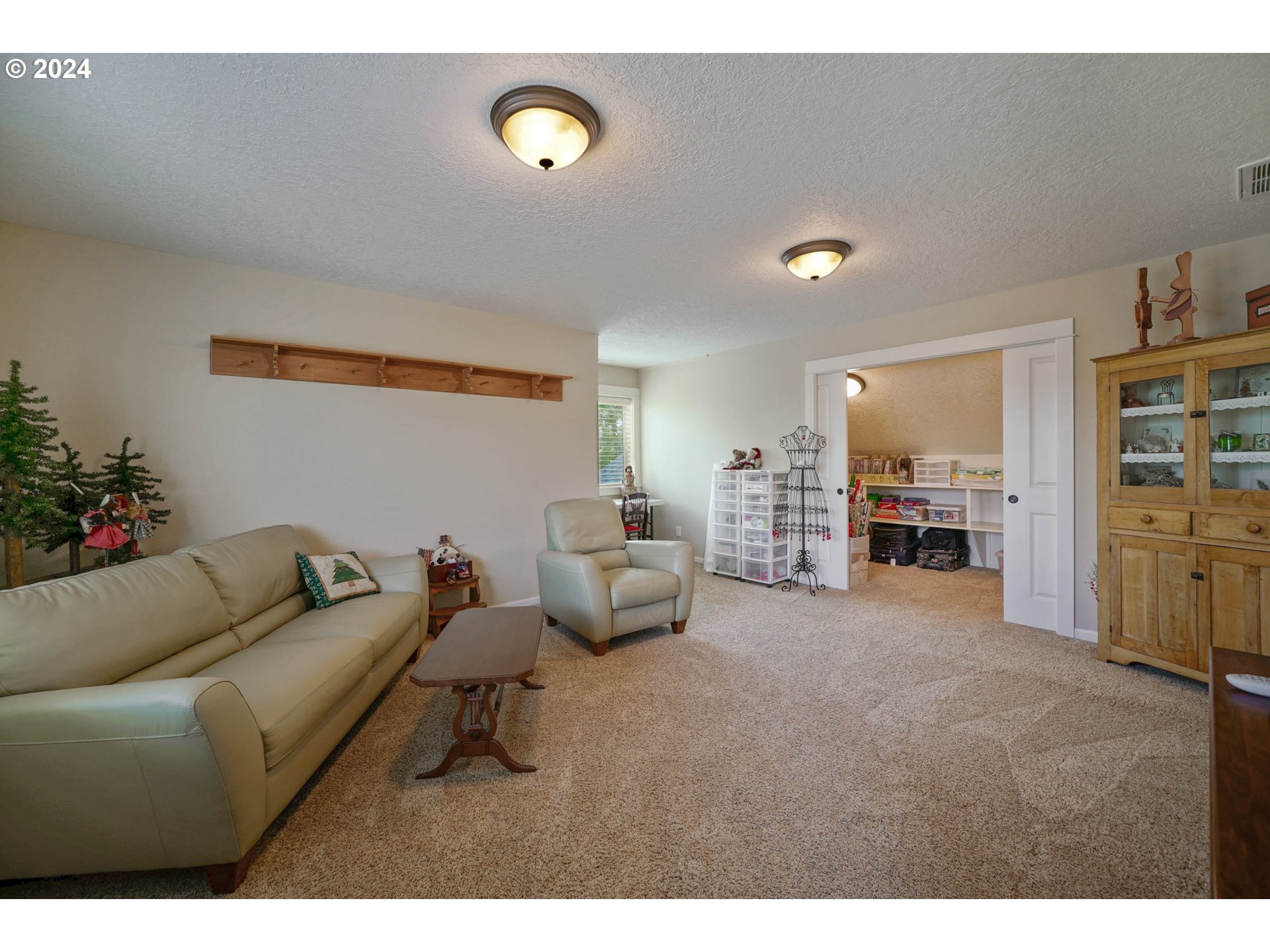 2136 Southeast Rhododendron Avenue Dallas, OR 97338 - Photo 29 of 36 a living room with furniture and a flat screen tv