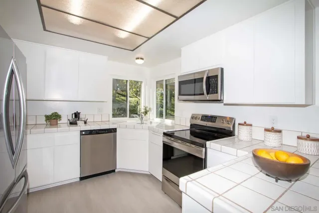 $779,000 | 12863 Camino De La Breccia, San Diego, CA 92128