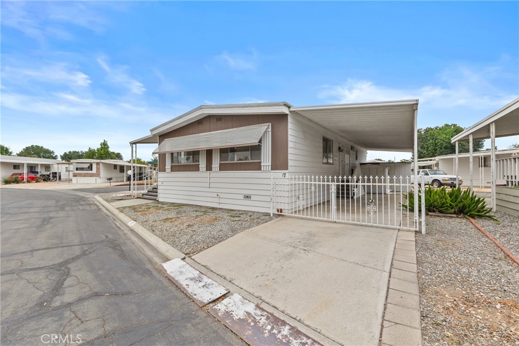 9391 California Avenue, Unit 17 Riverside, CA 92503 - Photo 3 of 24