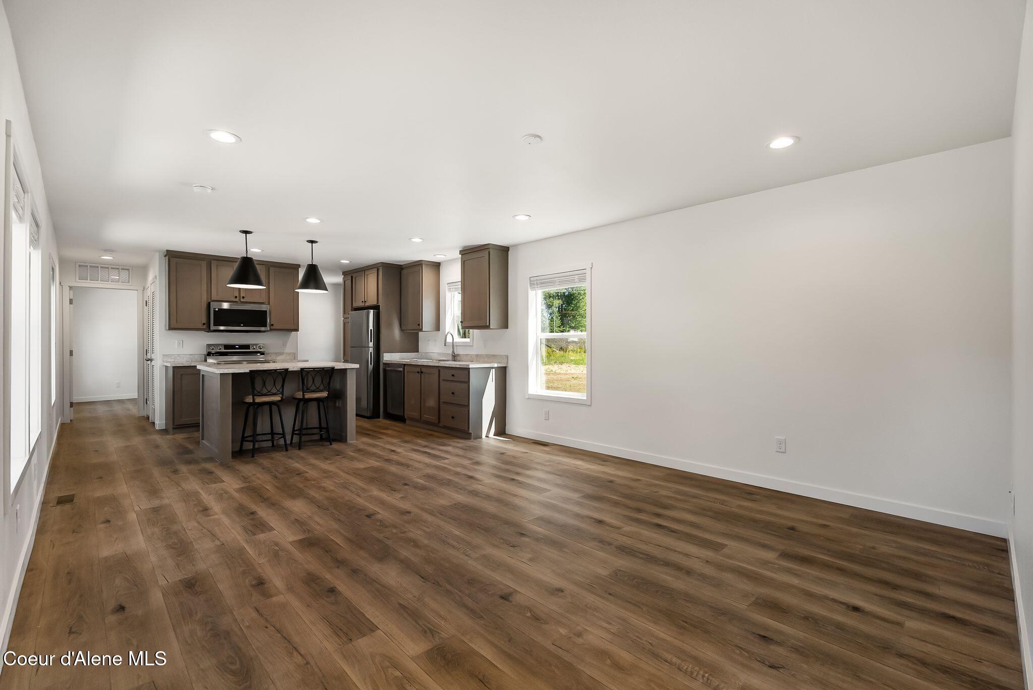 195 Davis Road Sagle, ID 83860 - Photo 23 of 47 23 Kitchen