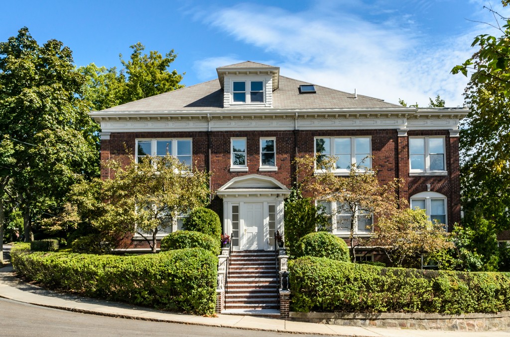 44 Rawson Road, Unit 2 Brookline, MA 02445 - Photo 1 of 17 Gallery Image 1