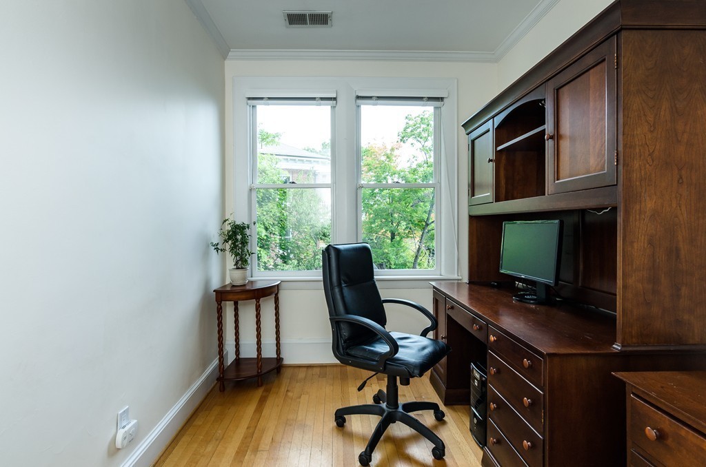 44 Rawson Road, Unit 2 Brookline, MA 02445 - Photo 13 of 17 Gallery Image 13