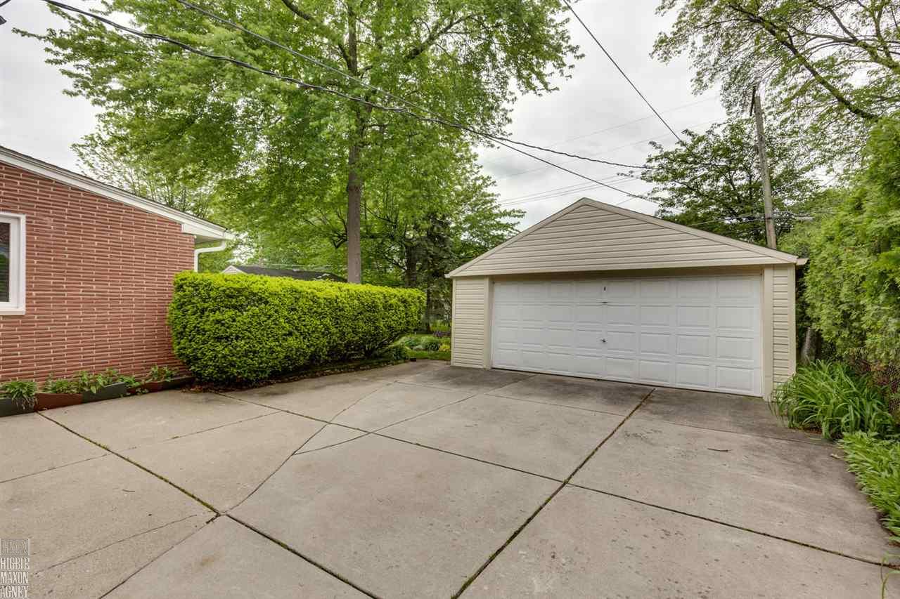 1137 Hawthorne Road Grosse Pointe Woods, MI 48236 - Photo 27 of 31