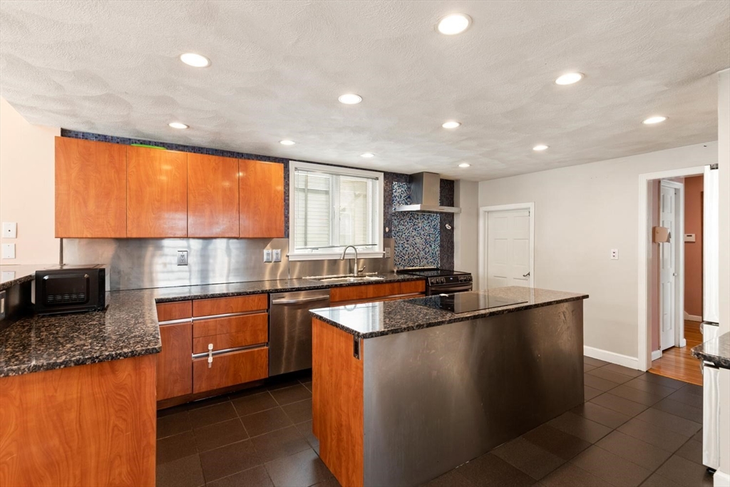 11 Jackson Street Saugus, MA 01906 - Photo 12 of 29