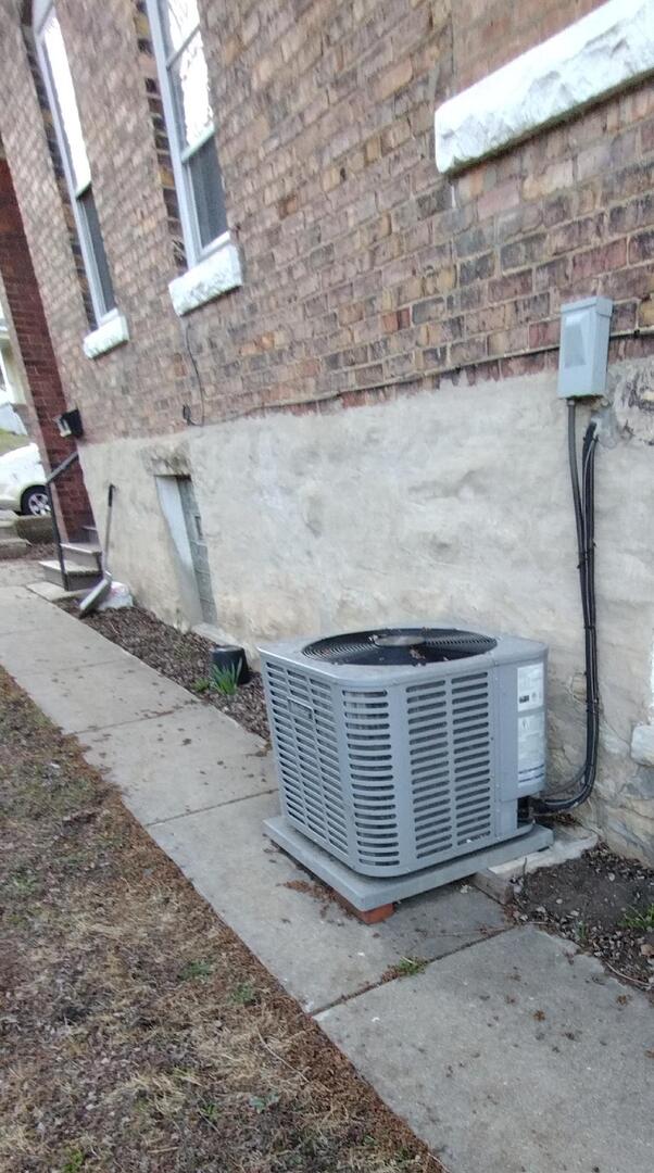 910 Summit Street Joliet, IL 60435 - Photo 9 of 15 Gallery Image 9