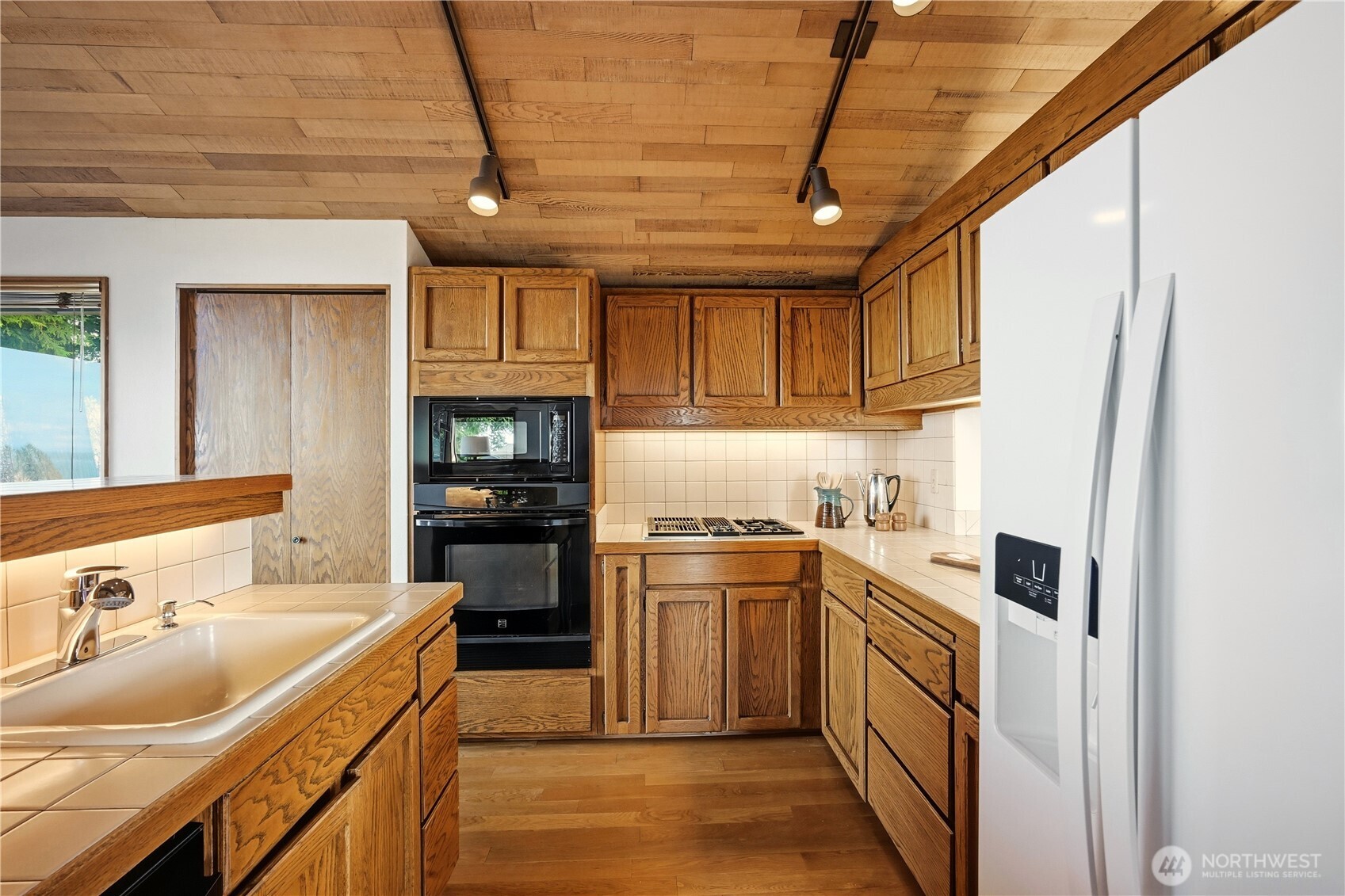 12656 Blakely Place Northwest Seattle, WA 98177 - Photo 10 of 38