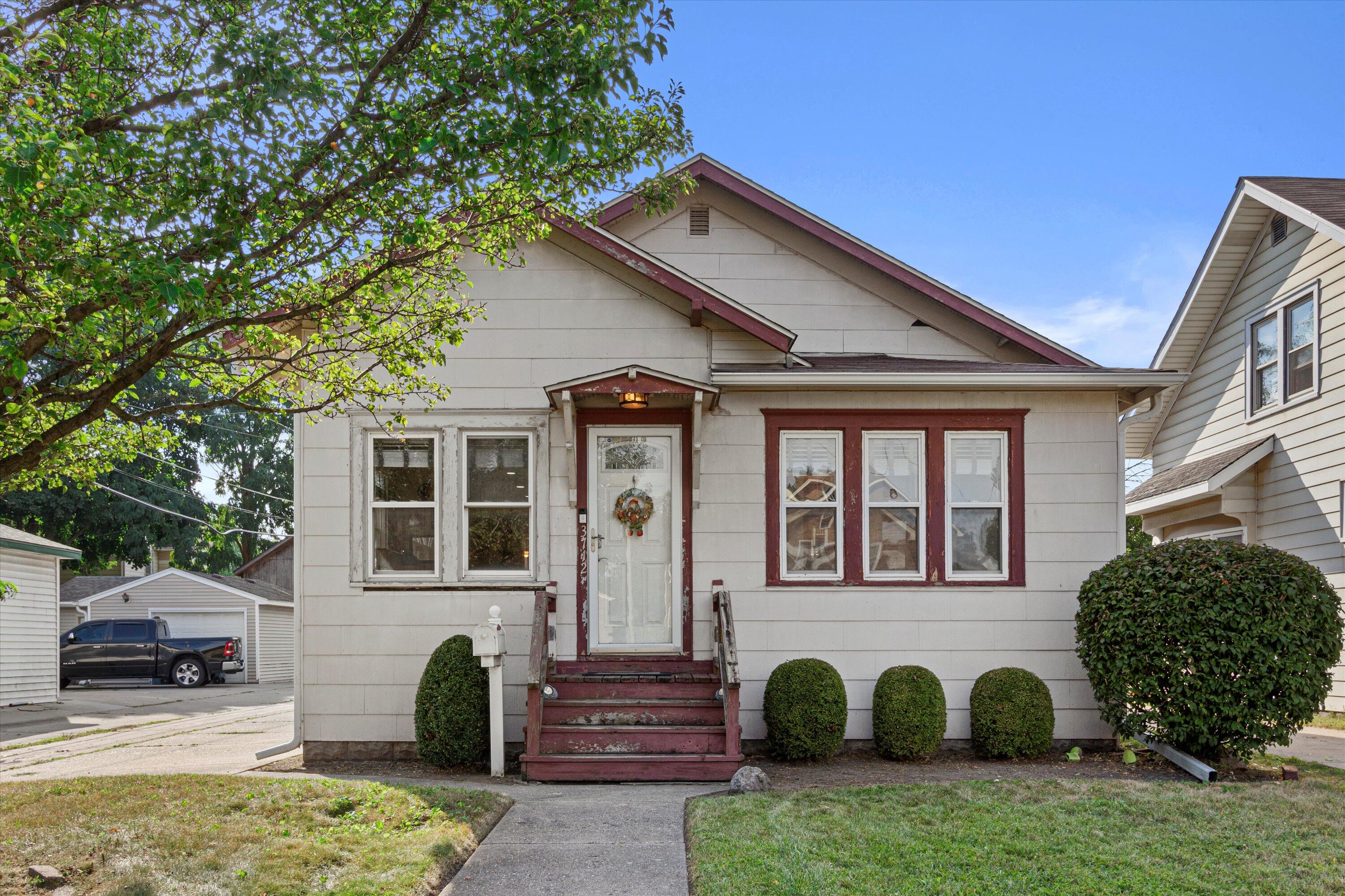 3712 Sheridan Road Kenosha, WI 53140 - Photo 1 of 1 3712 Sheridan