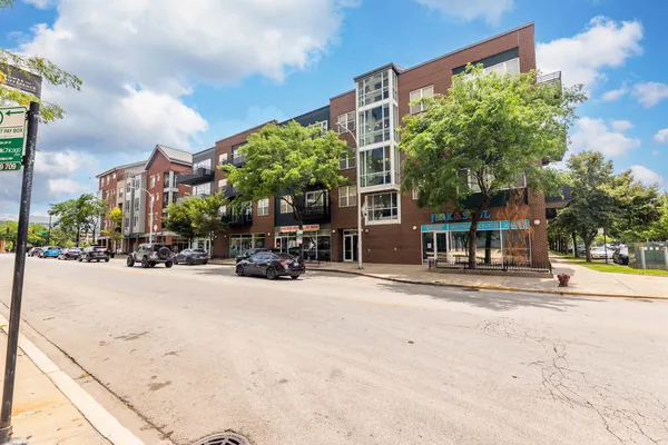$280,000 | 17 West 35th Street, Unit 304, Chicago, IL 60616
