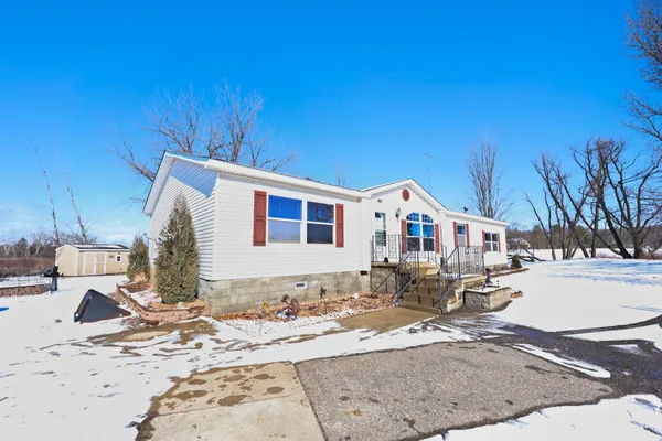 $300,000 | 20206 County Road 9 Northeast, New London, MN 56273