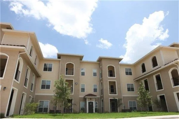 $925 | 2101 West Business 83, Weslaco, TX 78596