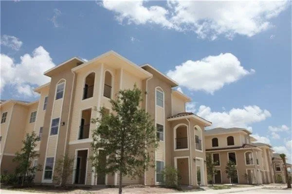 $925 | 2101 West Business 83, Weslaco, TX 78596