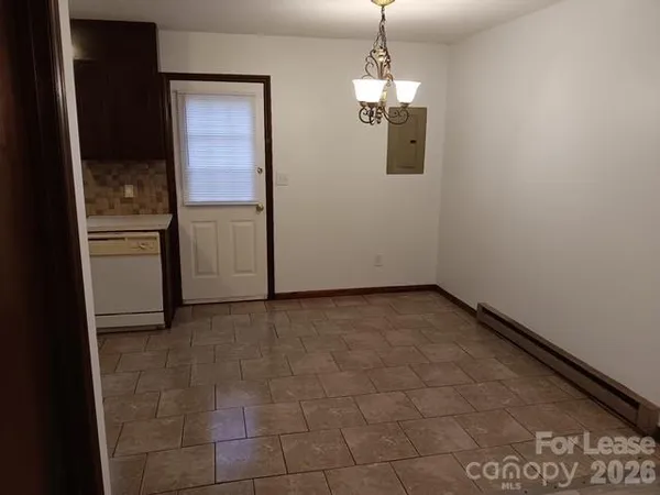 a view of empty room with window