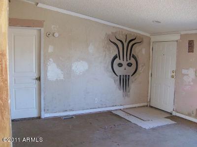1766 South Sombrero Road Apache Junction, AZ 85119 - Photo 4 of 14 Living Room